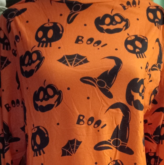 Desol-Yoga Other - New,tunic length Halloween pumpkin& witch hat long sleeve sweatshirt size medium